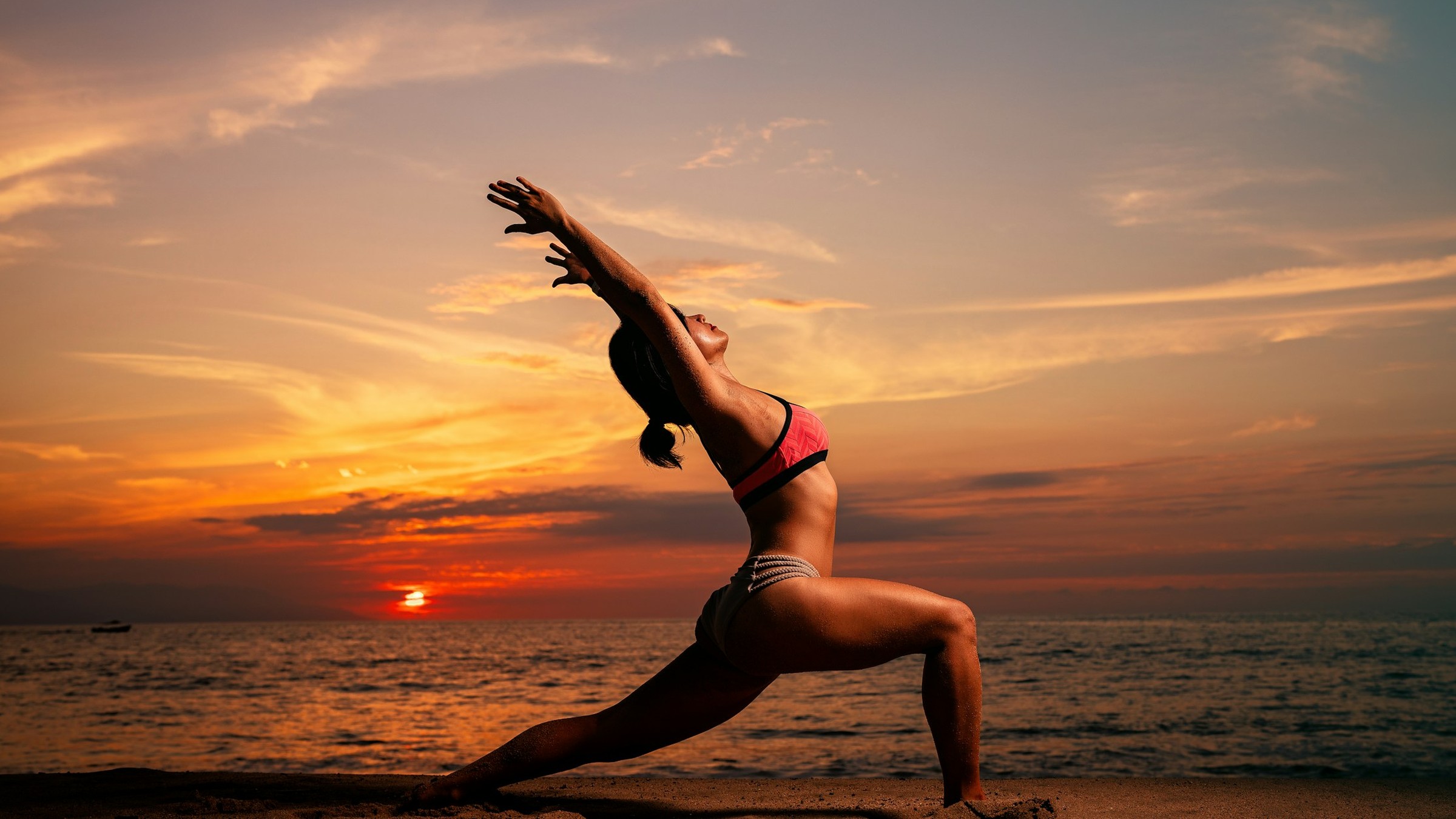 Séance de yoga dans un studio épuré