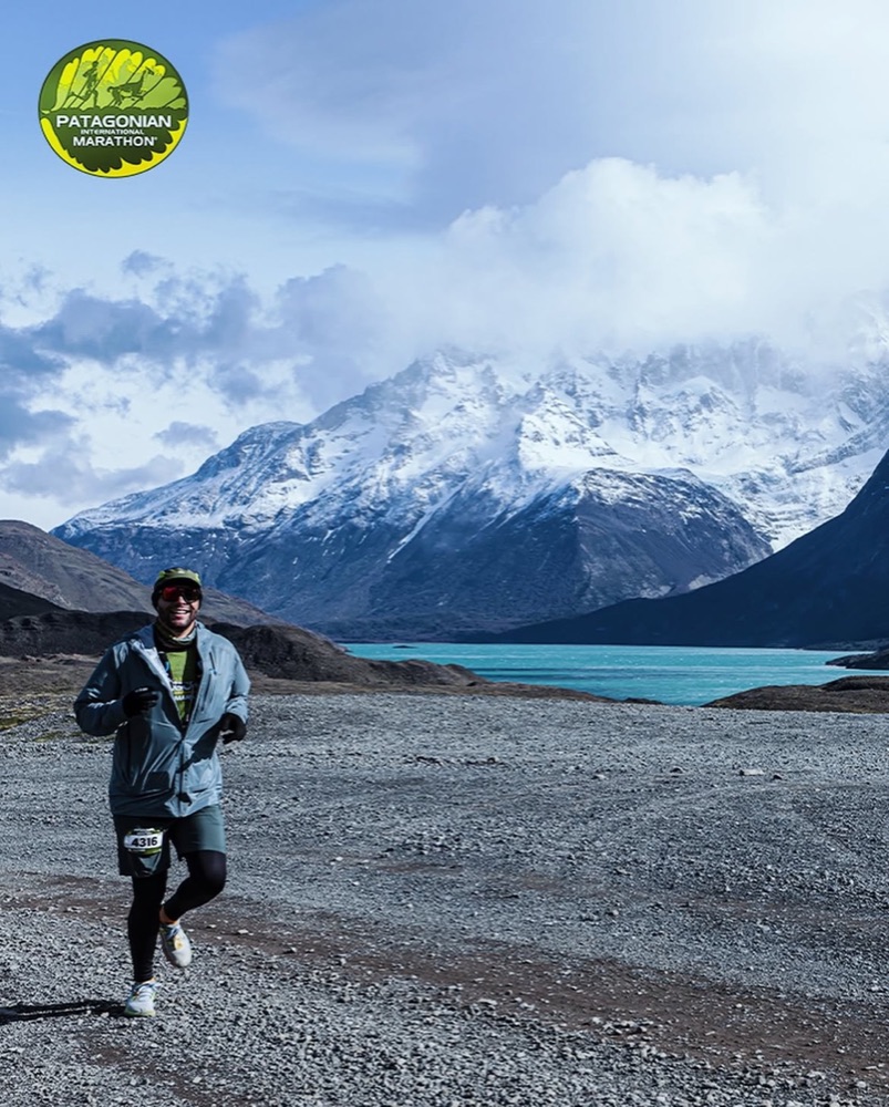 Matthieu Valade au départ d'un marathon dans le parc national Torres del Paine, Patagonie